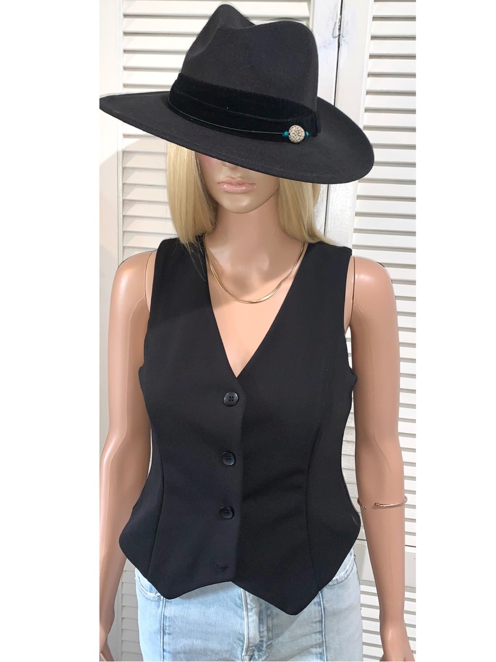 Moa Moa Fitted Black button down v neck vest top Women’s small